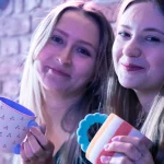 Dwie uczestniczki z własnymi kubkami